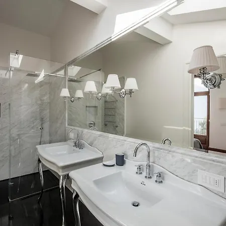 Sleeps 10 Pool Air Con Tremezzo