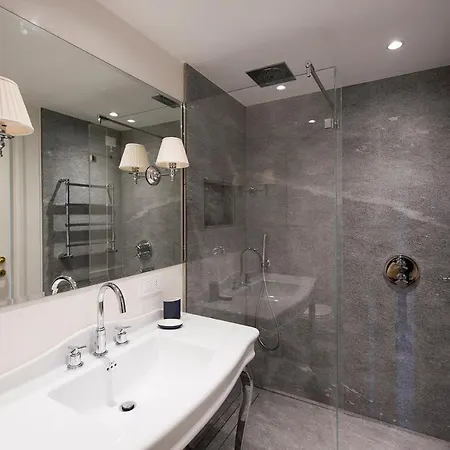 Sleeps 10 Pool Air Con Villa Tremezzo